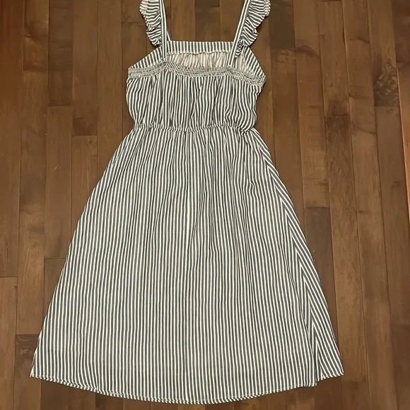 SOLD-Old Navy white and navy striped midi dress with flutter straps - Picture 5 of 6
